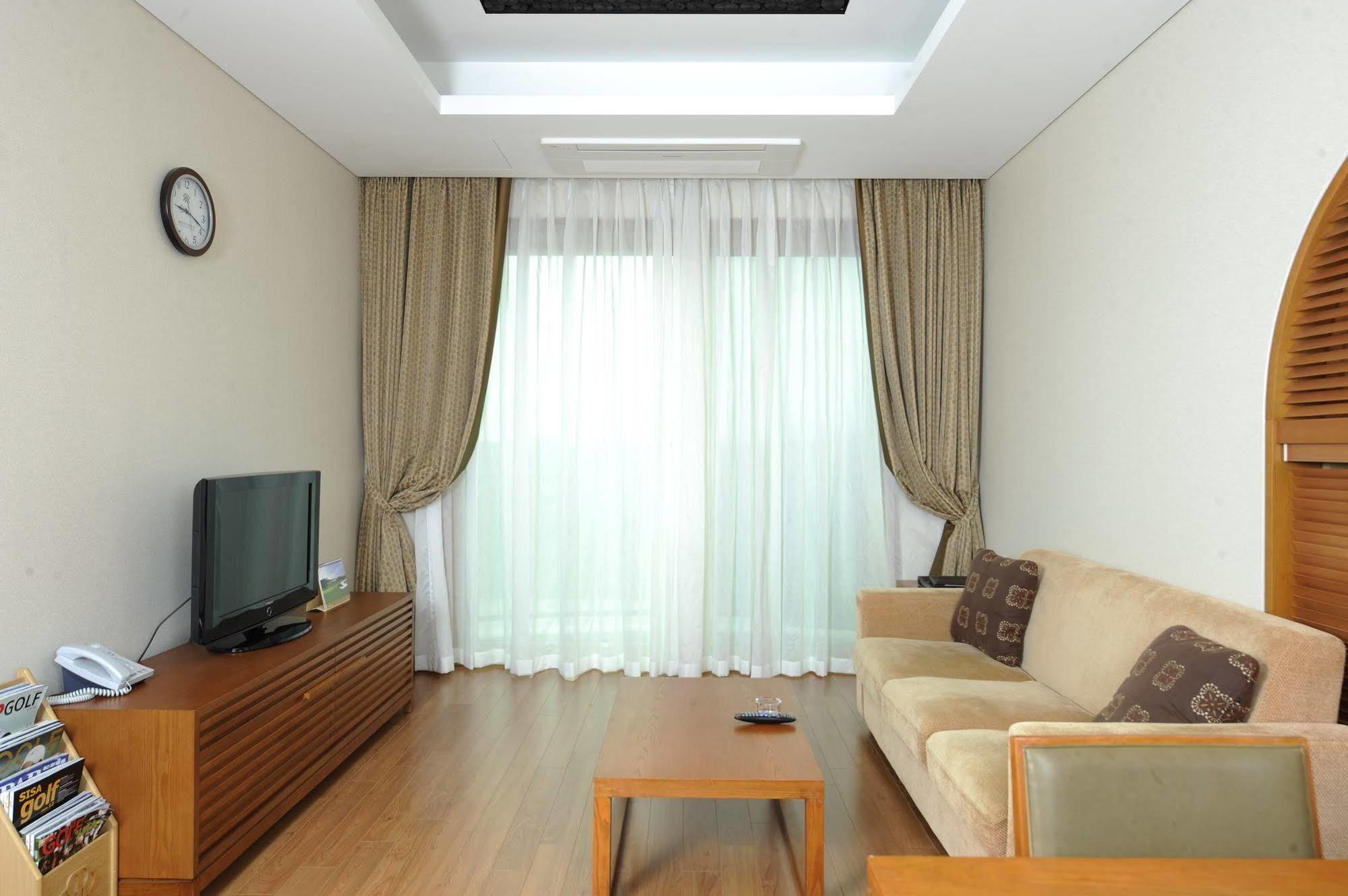 Hotel Pineridge Sokcho Esterno foto