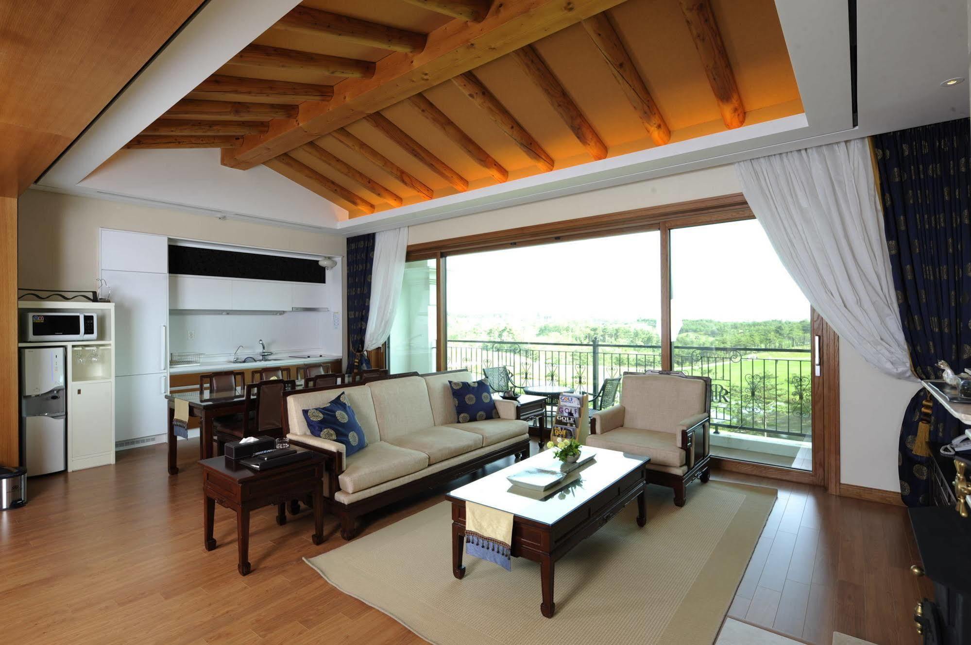 Hotel Pineridge Sokcho Esterno foto